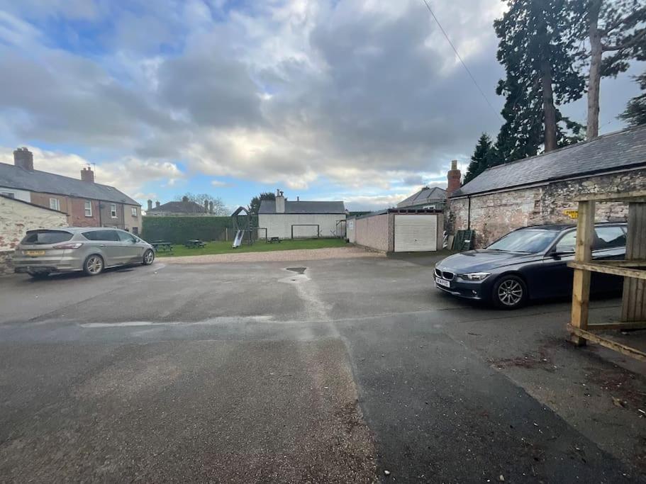 Y Stabl 94A Villa Denbigh Exteriör bild